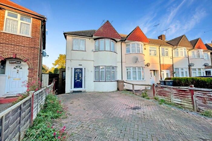 3 Bedroom Semi Detached House To Rent In Willow Way, Luton, LU3