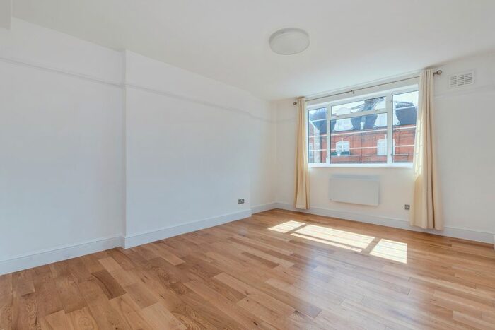 2 Bedroom Flat To Rent In Hamlet Gardens, London, W6