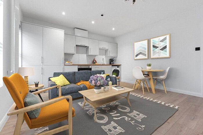 3 Bedroom Maisonette To Rent In Brighton Road, Sutton, SM2