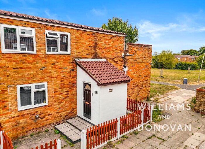 3 Bedroom End Of Terrace House For Sale In Buckerills, Basildon, SS13
