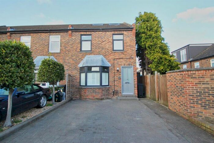 4 Bedroom End Of Terrace House To Rent In Bowland Road, Woodford Green, IG8