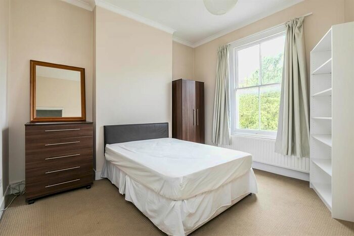 3 Bedroom Flat To Rent In Lordship Park, London, N16