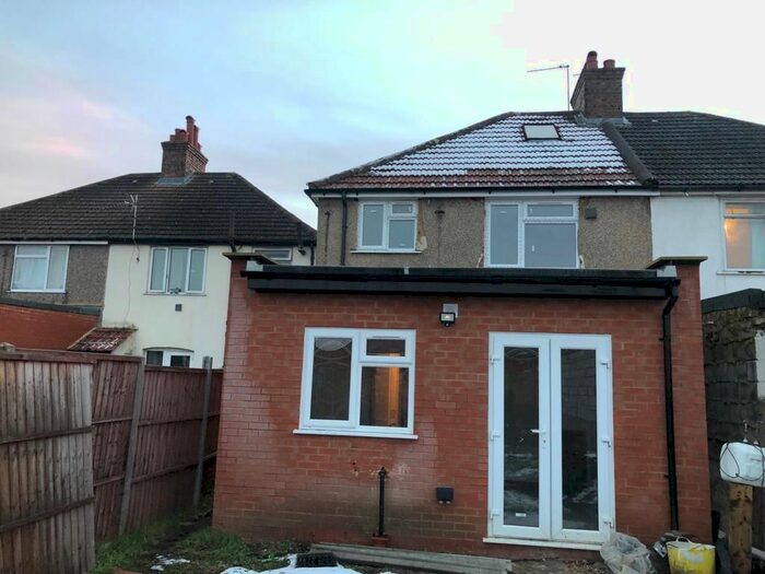 2 Bedroom Flat To Rent In Beavers Lane, Hounslow, TW4