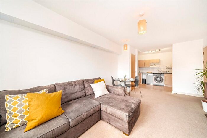 1 Bedroom Flat For Sale In Triangle Road, London, E8 - Photo 4
