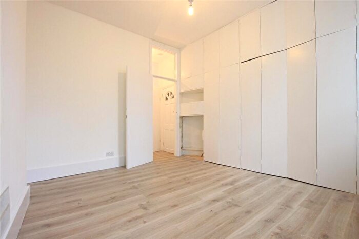 Terraced House To Rent In Highgate Road, Kentish Town, NW5