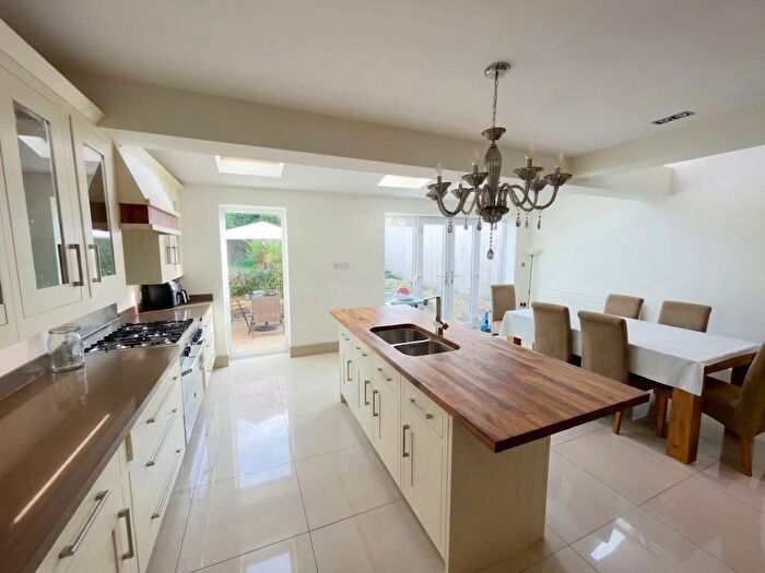 4 Bedroom Semi Detached House To Rent In Victoria Walk, Leeds, LS18