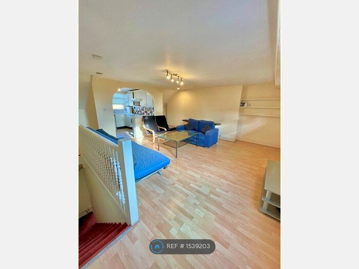 2 Bedroom Flat To Rent In London, London, SW19