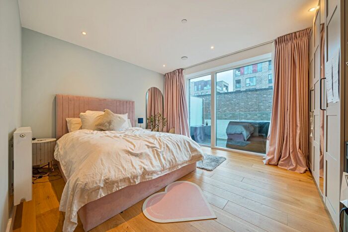 3 Bedroom Maisonette For Sale In West Parkside, Greenwich Peninsula, SE10