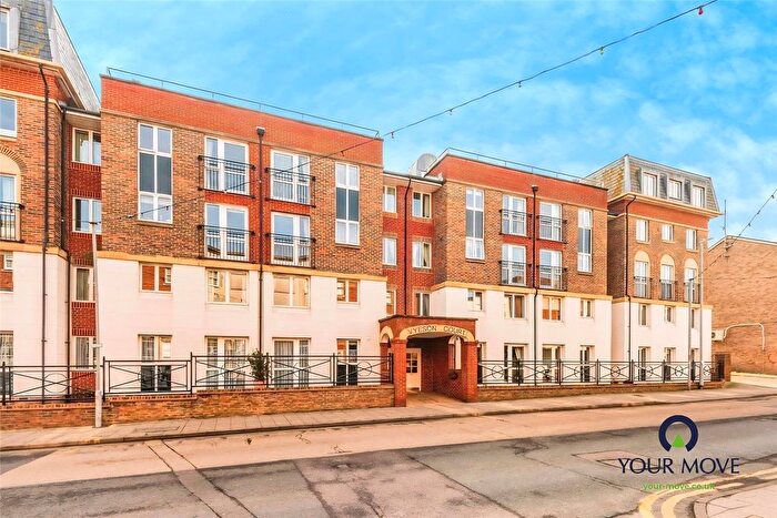 2 Bedroom Flat For Sale In Vyeson Court, Ramsgate, Kent, CT11