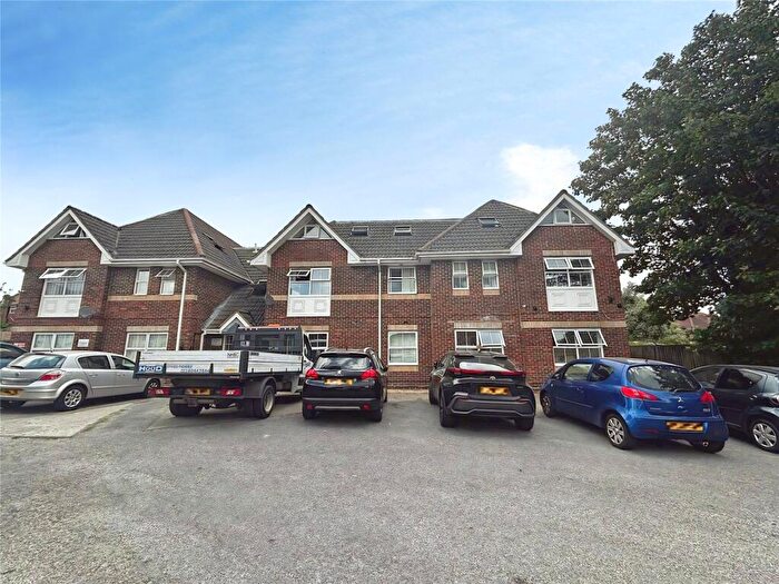 2 Bedroom Flat To Rent In Edwina Close, Southampton, Hampshire, SO19