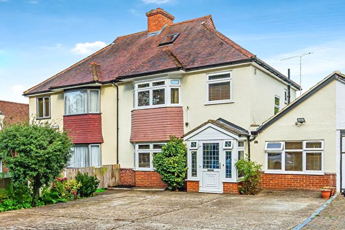 4 Bedroom Semi-detached House For Sale In Old Farleigh Road, South Croydon, Surrey, CR2