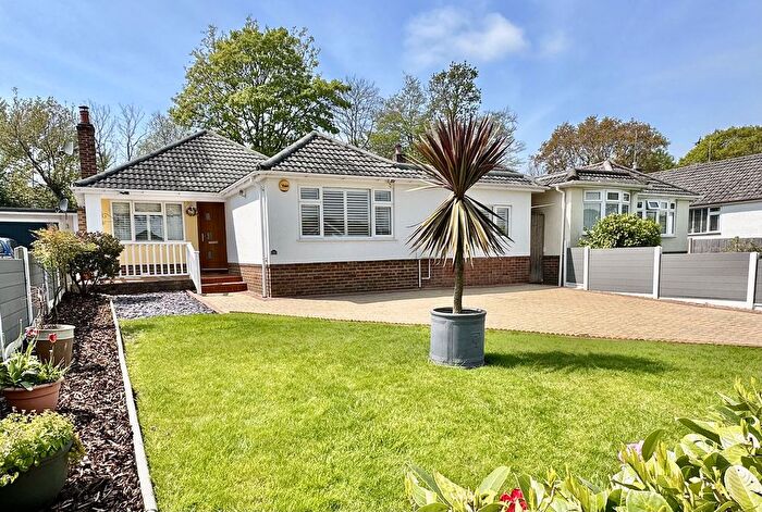3 Bedroom Detached Bungalow For Sale In Keighley Avenue, Broadstone, BH18