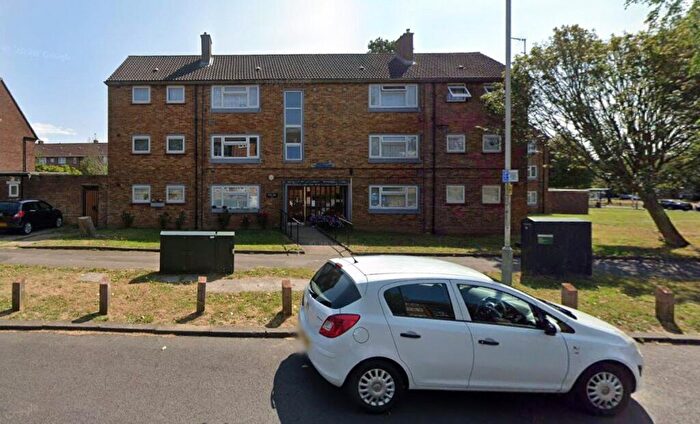 2 Bedroom Flat To Rent In Whipperley Way, Luton, Bedfordshire, LU1