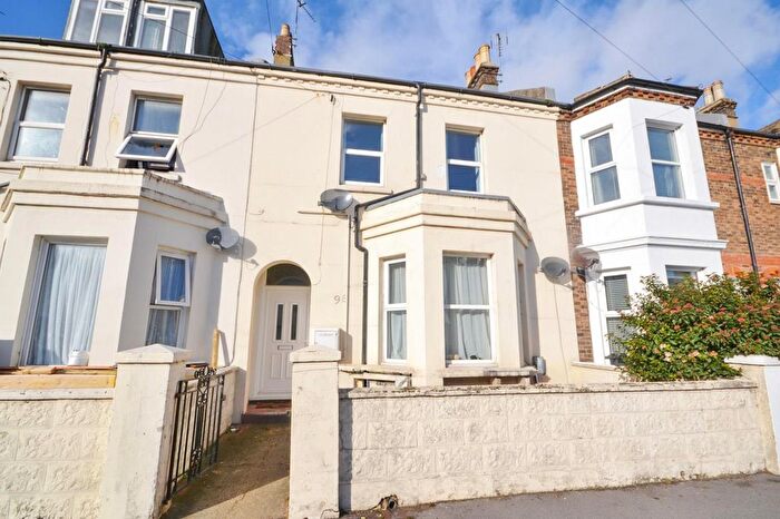 1 Bedroom Maisonette To Rent In Ashford Road, Eastbourne, BN21