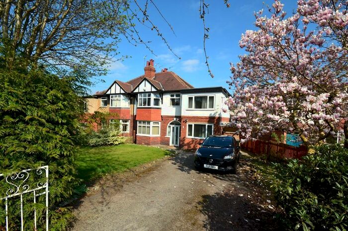 5 Bedroom Semi-Detached House To Rent In St Chads View, Headingley, LS6