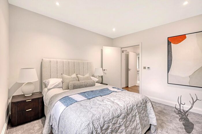 2 Bedroom Flat To Rent In Aldbourne Road, Shepherd's Bush, W12