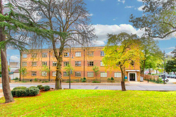 1 Bedroom Apartment To Rent In Balmoral House, Charteris Road, Woodford Green, Essex, IG8