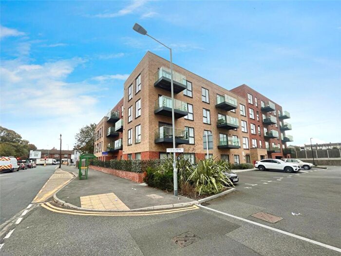 1 Bedroom Apartment For Sale In Fairfax Drive, Westcliff-on-Sea, Essex, SS0