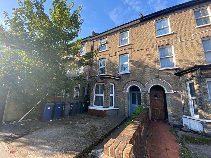 2 Bedroom Flat For Sale In Flat B, Lichfield Road, Cricklewood, London, NW2