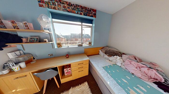 6 Bedroom Semi Detached House To Rent In Ash Crescent, Leeds, LS6