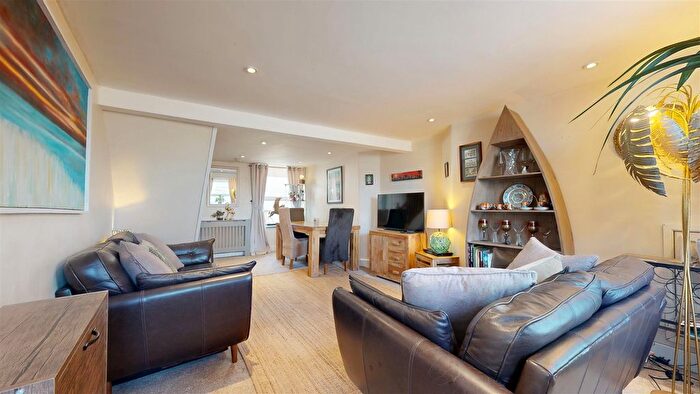 3 Bedroom Terraced House For Sale In Grove Road, Portland, DT5