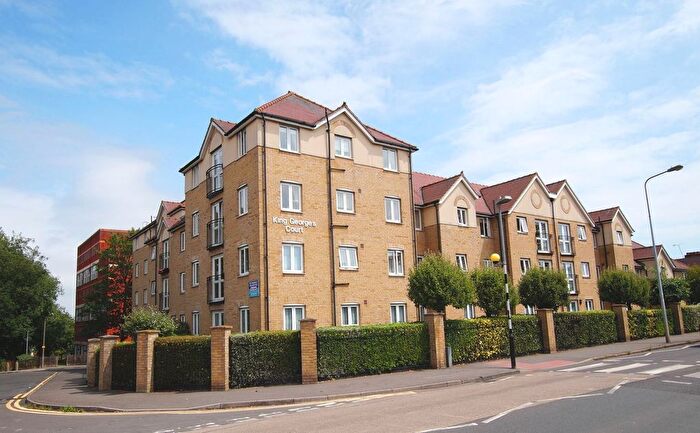 1 Bedroom Property For Sale In King Georges Close, Rayleigh, SS6