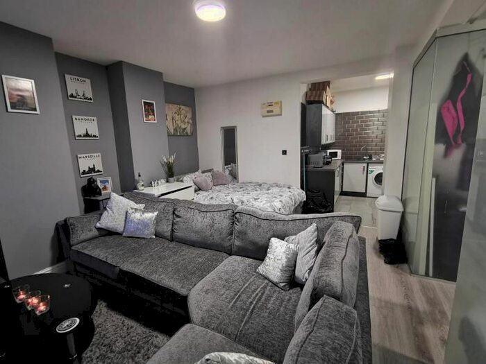 1 Bedroom Flat To Rent In Clarendon Road, University, Leeds, LS2