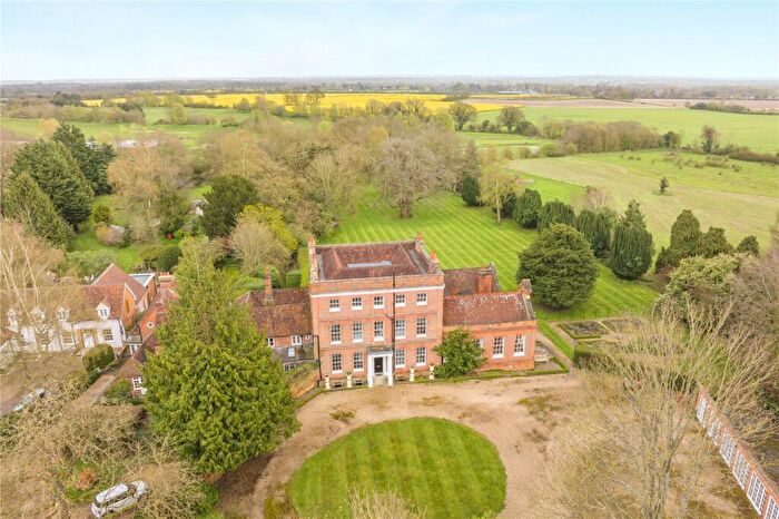 8 Bedroom Semi-Detached House For Sale In Bath Road, Kiln Green, Berkshire, RG10