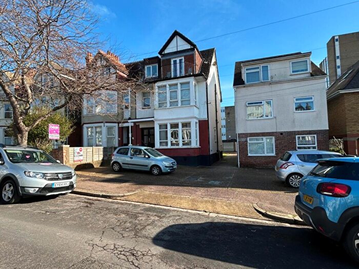 1 Bedroom Flat For Sale In Palmerston Road, Westcliff-On-Sea, SS0