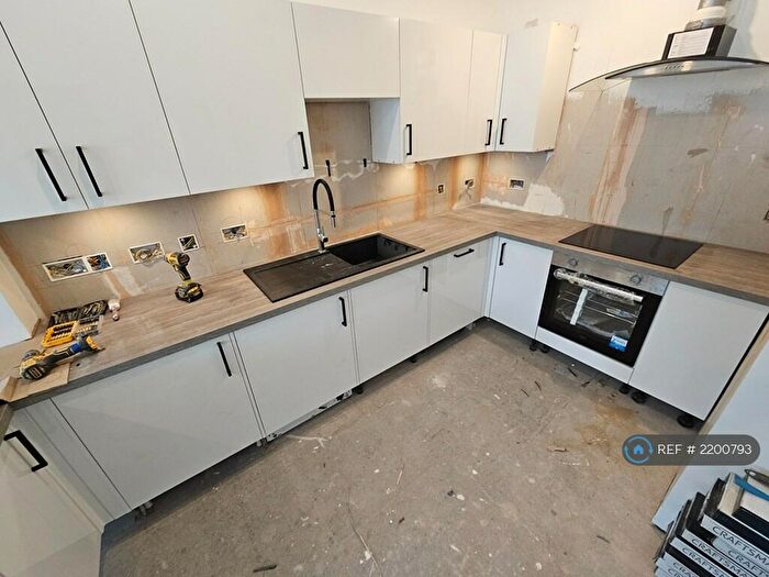 4 Bedroom Flat To Rent In Roslea Drive, Glasgow, G31