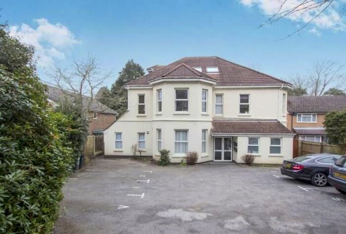 3 Bedroom Flat To Rent In Surrey Road, Westbourne, Bournemouth, BH4