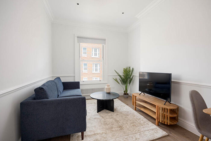 1 Bedroom Apartment To Rent In Flat, - Northcote Road, London, SW11