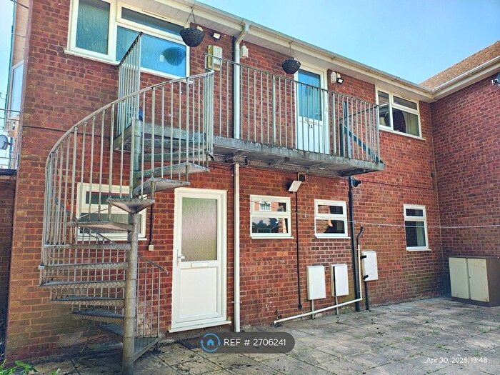 2 Bedroom Flat To Rent In Lower Church Street, Stokenchurch, High Wycombe, HP14