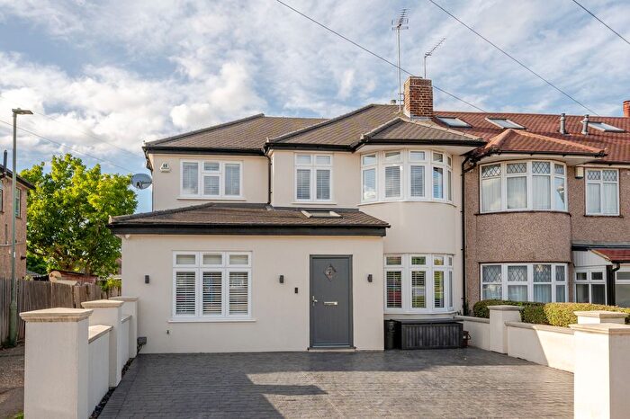 4 Bedroom Detached House For Sale In Burlington Rise, East Barnet, EN4