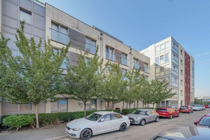 2 Bedroom Flat To Rent In Garden Road, Richmond, TW9