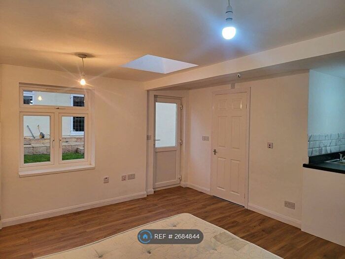 Studio To Rent In Chadwell Heath, Essex, RM6