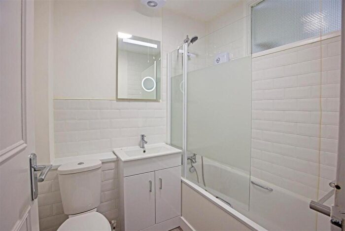 2 Bedroom Apartment To Rent In Elmfield Way, South Croydon, CR2