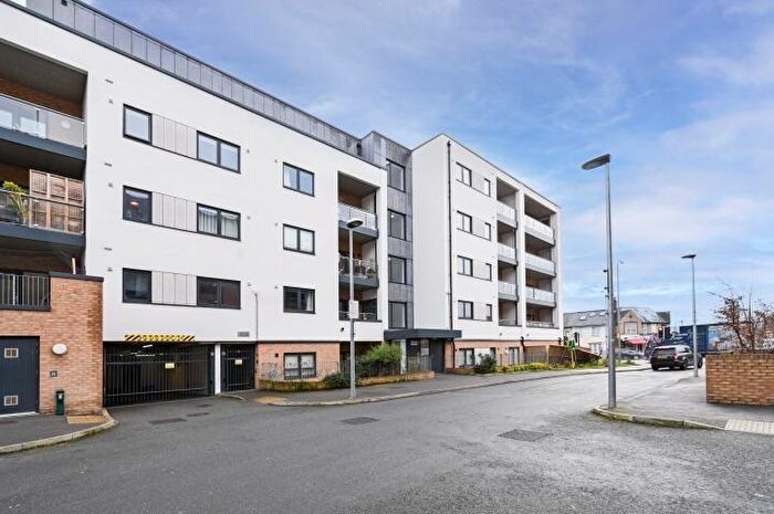 2 Bedroom Flat For Sale In Thornbury Way, London, E17