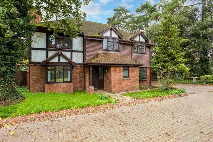 4 Bedroom Detached House To Rent In Chadworth Way, Claygate, KT10
