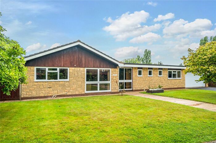 4 Bedroom Bungalow To Rent In Crows Lane, Upper Farringdon, Alton, Hampshire, GU34