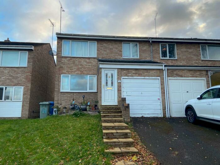 3 Bedroom Semi-Detached House To Rent In Dexter Close, Banbury, OX16