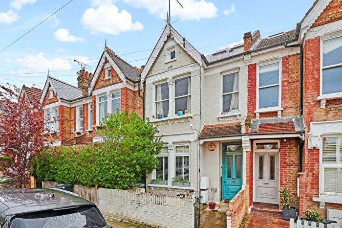 3 Bedroom Flat To Rent In Honeybrook Road, Balham, SW12