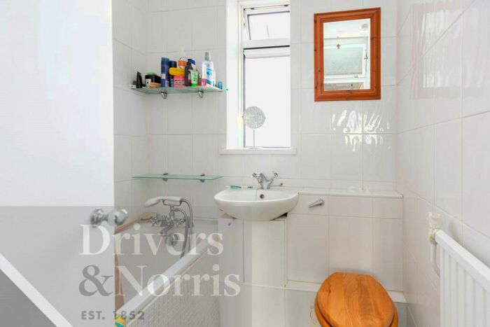2 Bedroom Apartment To Rent In Sussex Close, Sussex Way, Holloway, London, N19