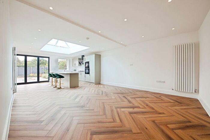 5 Bedroom Detached House For Sale In Mawney Road, Romford, RM7
