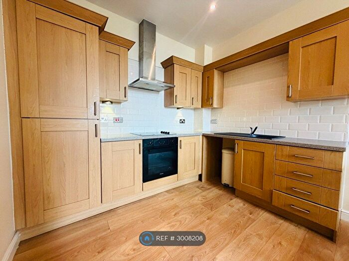 2 Bedroom Flat To Rent In Richardshaw Lane, Pudsey, LS28