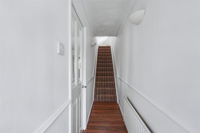 4 Bedroom Link Detached House For Sale In Holmes Road, Breaston, DE72