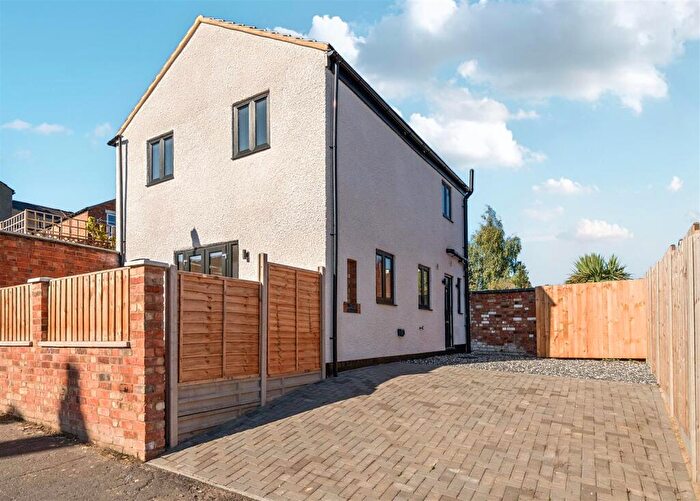 2 Bedroom Detached House For Sale In Holbrook Avenue, Rugby, CV21
