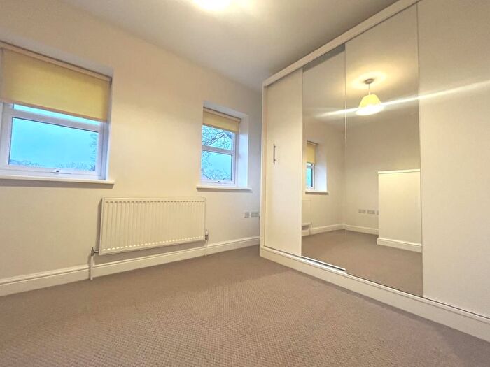 2 Bedroom End Of Terrace House To Rent In Lightwater, Surrey, GU18