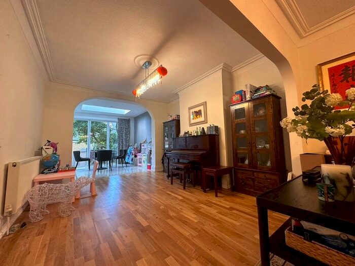 2 Bedroom Flat To Rent In Holden Road, London, N12