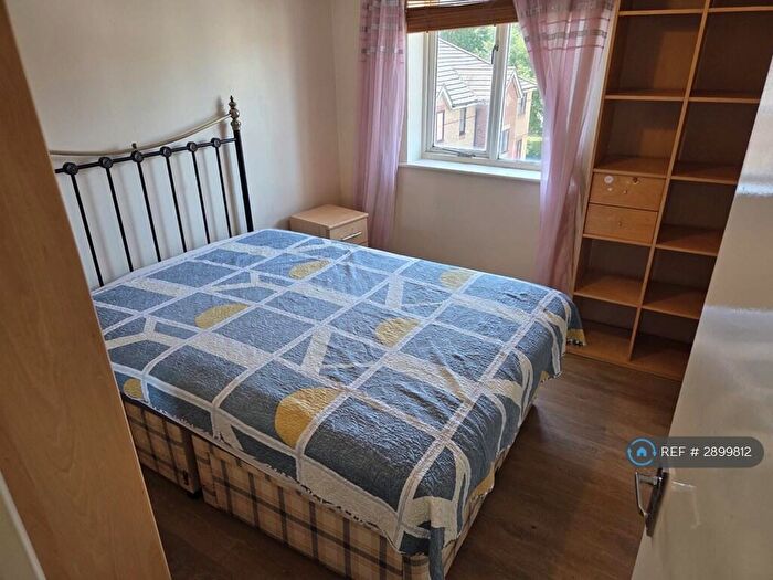 2 Bedroom Flat To Rent In Cherry Blossom Close, Palmer Green, N13